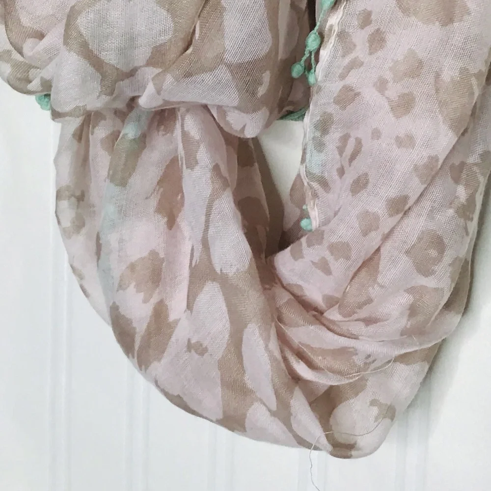Vera Neumann American boho neutral print green Pom Pom scarf NWT